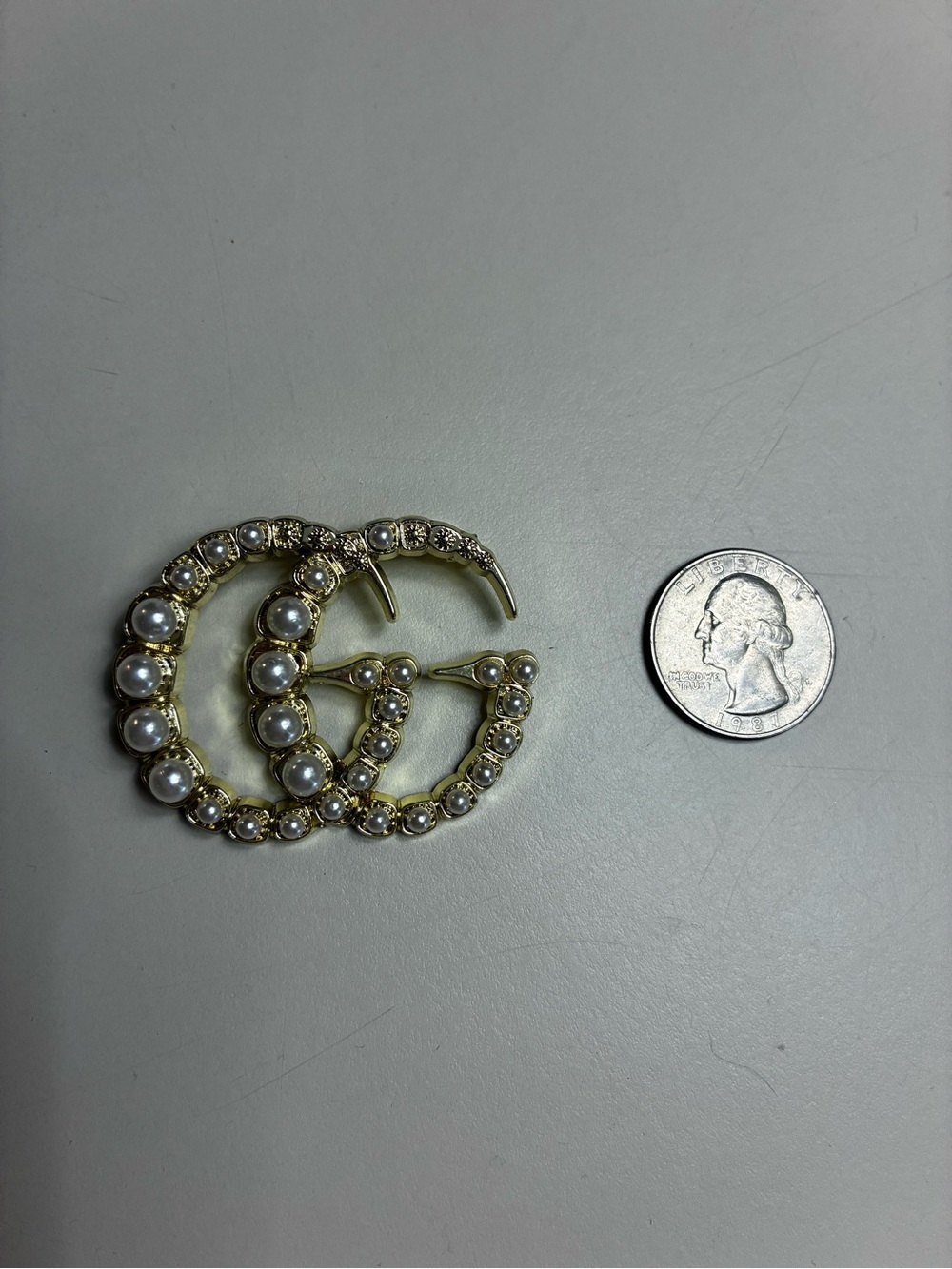 Gucci stamped Gold-Tone Pearl Double G Brooch - Picture 5 of 5